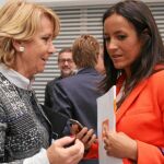 Aguirre y Villacís conversan momentos antes de que dé comienzo un Pleno en el Palacio de Cibeles