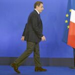 Sarkozy purga a los críticos y renueva la cúpula del partido