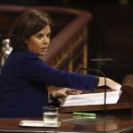 La vicepresidenta del Gobierno, Soraya Sáenz de Santamaría, durante su intervención en la segunda sesión que celebra el pleno del Congreso