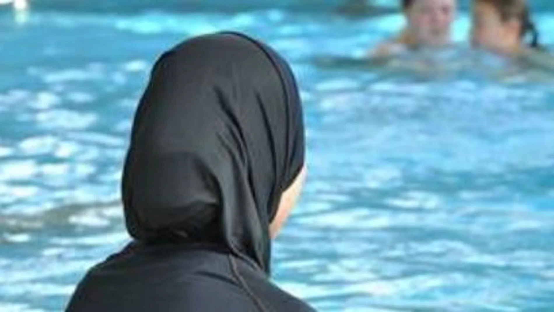 Quienes aplauden la aprobación del burkini en Grenoble coinciden con el alcalde Piolle en defender la libertad de utilizar cualquier vestimenta en el agua sin que eso de pie a una estigmatización.