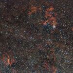 El cielo alrededor de la región de formación estelar RCW 106