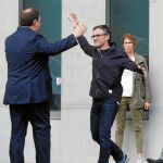 Junqueras saluda efusivamente a Jové tras su detención el 20 de septiembre