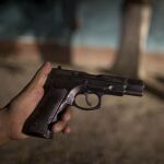 Un padre mata a su hijo por no querer sacar a pasear al perro