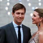 Jared Kushner con su mujer Ivanka Trump