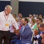 El secretario de Organización del PSOE, José Luis Ábalos, c., y el expresidente de la Junta Juan Carlos Rodríguez Ibarra, durante la inauguración del XII Congreso de los socialistas extremeños