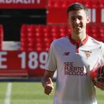 Clement Lenglet, que fue presentado el lunes, saldrá hoy como titular frente al Real Madrid