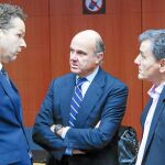 El ministro de Economía alemán, Jeroen Dijsselbloem, el español, Luis de Guindos, y el griego Euclides Tsakalotos