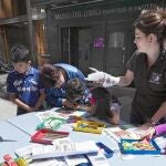 Uno de los talleres dedicado a los más pequeños qeu se celebran en las instalaciones del Museo del Libro Fadrique de Basilea en la capital burgalesa