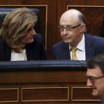 El ministro de Hacienda, Cristóbal Montoro, y la ministra de Empleo, Fátima Báñez