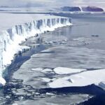 Parte de un glaciar desprendido en la Antártida