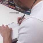 Imagen del vídeo publicado en su cuenta de Twitter en el que se ve al opositor venezolano marcando la casilla del sí