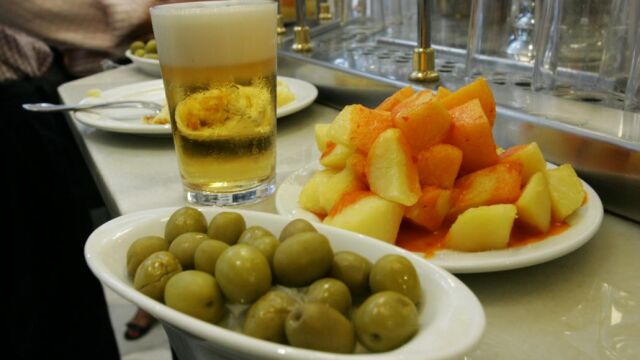El estudio ha hallado un vínculo entre el alcohol y el apetito