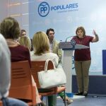 La presidenta regional del PP, Isabel Bonig, clausuró ayer la jornada del PP «Por la libertad de elección de la escuela pública y concertada»