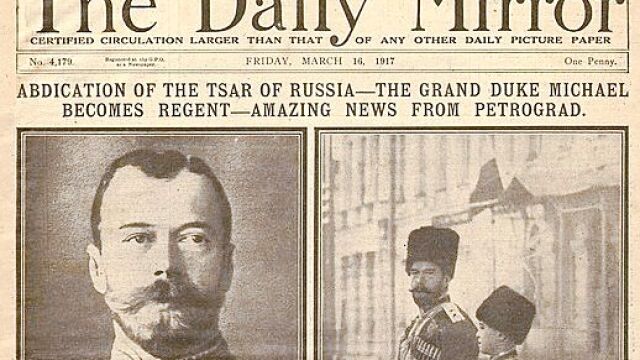 Acosado por todos los flancos, el zar Nicolás II pensó inicialmente en abdicar en su hijo Alexis, pero finalmente renunció a todos sus derechos y los de su familia, poniendo fin a la dinastía de los Romanov. Fue detenido sin ofrecer resistencia y apresado en el Palacio de Alejandro.