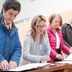 La presidenta de la Diputación de Zamora, Mayte Martín, suscribe los acuerdos con los alcaldes de los municipios