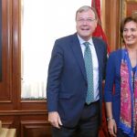 Primera reunión entre el alcalde de León, Antonio Silván, y la consejera de Cultura y Turismo, María Josefa García Cirac