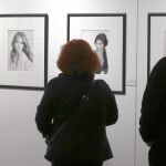 Numerosos visitantes se acercaron a disfrutar de los retratos de Sam Lévin