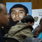 Una imagen de Sayfullo Saipov es mostrada durante una conferencia de prensa hoy en Nueva York. Ap