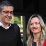 El diputado Eduardo Madina y la consejera autonómica aragonesa Pilar Alegría a su llegada hoy a la sede del PSOE en Madrid, para presentar la candidatura de Susana Díaz a las primarias del partido.