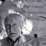 Recibió el Premio Nacional de Poesía en 1990