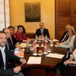 Miembros de la Mesa del Parlamento hasta ayer; a partir de ahora Castro (IU), el primero por la izquierda, ya no