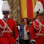 La alcaldesa de Barcelona, Ada Colau, ayer a su llegada al ayuntamiento de Barcelona