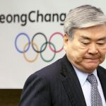 Fotografía facilitada hoy, 3 de mayo de 2016, que muestra al presidente del grupo Hanjin, Cho Yang-ho, durante una rueda de prensa.