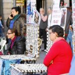 Mónica, lotera en Sol desde 1992, explica cómo en los últimos años el aumento de puestos ha sido descontrolado