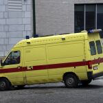 Una ambulancia traslada a Salah Abdeslam.