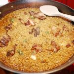 El chef Sisco prepara los arroces según los productos del mercado