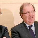 El presidente de la Junta, Juan Vicente Herrera, presenta, junto al consejero de Educación, Fernando Rey, el pronunciamiento «Por el futuro de todos»
