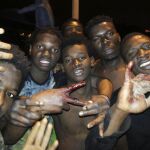 Unos 350 inmigrantes subsaharianos saltaron la valla en la frontera entre Ceuta y Marruecos.