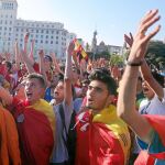 La plaza Cataluña de Barcelona ha acogido pantallas para ver partidos de la selección española
