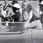 22 de Noviembre de 1963. Kennedy visita junto a su esposa la ciudad de Dallas, en Texas