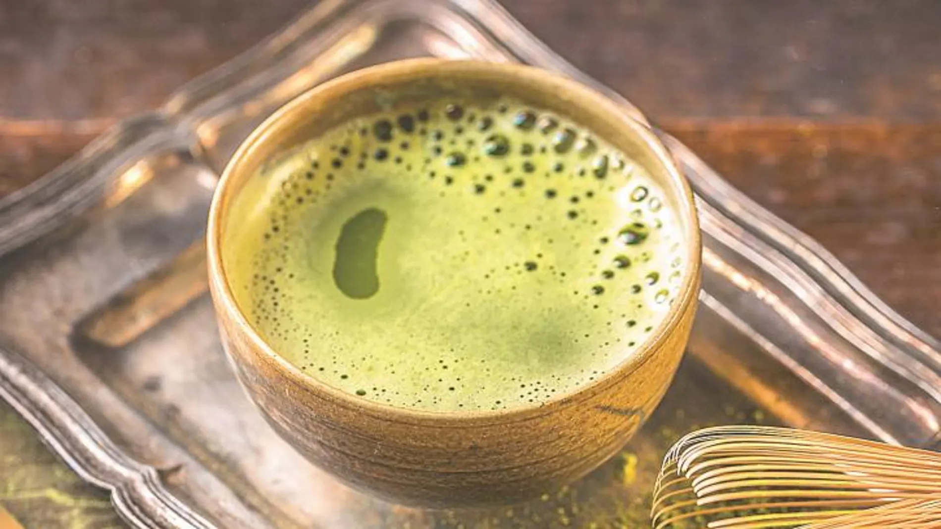 Al consumirse en polvo, no como infusión, mantiene todas sus propiedades intactas y se aprovechan mejor sus beneficios.