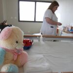 Un hospital en el que atienden a un niño con una enfermedad poco común