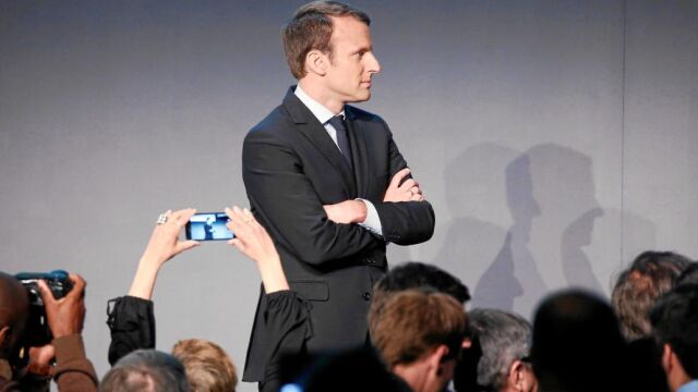 Macron nació en Amiens, hijo de un profesor de Neurología y una doctora en Medicina. Él estudió Filosofía y llegó a ser el ministro de Economía de Hollande a mitad de su mandato.