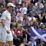 El tenista británico Andy Murray celebra su victoria contra el taiwanés Yen-Hsun Lu en la segunda ronda del torneo de Wimbledon