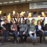 Xavier Doménech (3-d), junto al primer teniente de alcalde del Ayuntamiento de Barcelona, Gerardo Pisarello (2-i), en el pabellón del Val Hebrón donde los 'comunes' celebran su asamblea fundacional.
