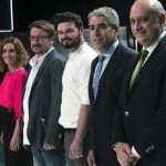 De izquierda a derecha, Girauta (C’s), Batet (PSC), Domènech (En Comú Podem), Rufián (ERC), Homs (CDC) y Fernández Díaz (PP), ayer, antes de comenzar el debate celebrado en los estudios de TV3.