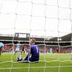 Mangala, Hart y Zabaleta, desolados tras uno de los goles del Southampton, que venció 4-2 al City