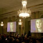 La misma persona involucrada en los abusos sexuales reveló con anticipación en público en tres ocasiones el ganador del Nobel. En la imagen, la austríaca Elfriede Jelinek (2004)