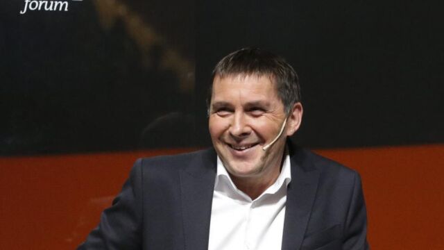 El dirigente de la izquierda abertzale, Arnaldo Otegi, interviene en un foro organizado por el diario Gara,