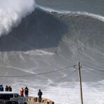 El australiano Jarryd Foster en Praia do Norte, en Nazare, Portugal