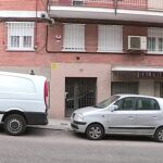 Número 27 de la calle Vicente Espinel, en el distrito madrileño de Ciudad Lineal, donde una mujer de 55 años fue estrangulada ayer presuntamente a manos de su marido.