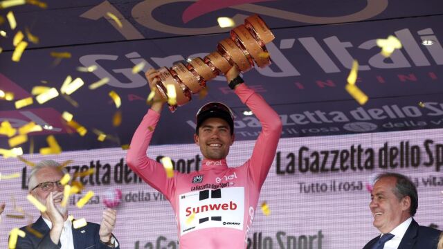 Tom Dumoulin celebrando el triunfo del Giro de Italia