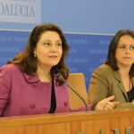 La portavoz popular en el Parlamento, Carmen Crespo, junto a la diputada Catalina García