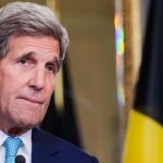 John Kerry se dirige a los medios tras su encuentro con el primer ministro belga, Charles Michel
