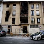 Una persona ha muerto y ocho han resultado heridas, una muy grave, como consecuencia de una explosión de gas y un incendio en una vivienda en la localidad navarra de Puente la Reina ocurrido esta madrugada