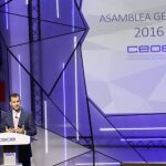 Don Felipe durante su discurso de clausura de la Asamblea General de la CEOE